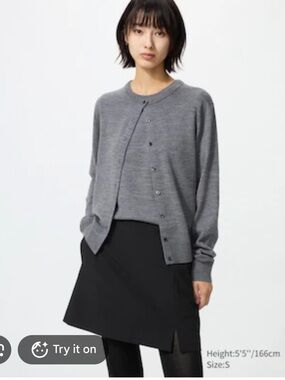 Uniqlo Black Mini Skirt with Subtle Side Slit